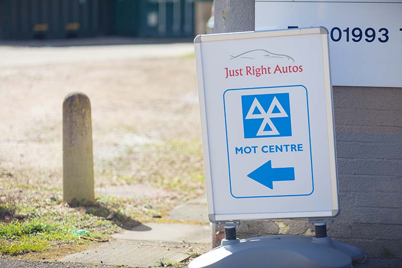 MOT Test Centre in Oxfordshire - Family Friendly